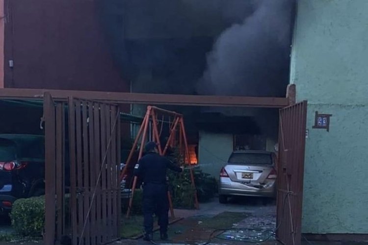 Muere adulta mayor en incendio ocasionado por veladora de ofrenda en el Edomex