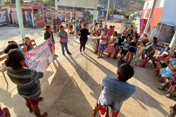 Antorchistas instalan comedores comunitarios en Coyuca de Benítez en apoyo a afectados por Otis
