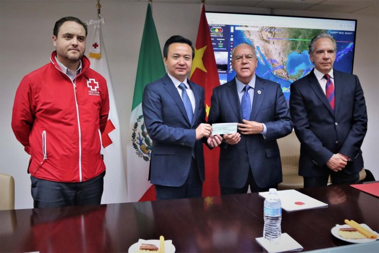 Embajador Zhang Run entregó la donación humanitaria por giro de100 mil dólares a la Cruz Roja Mexicana