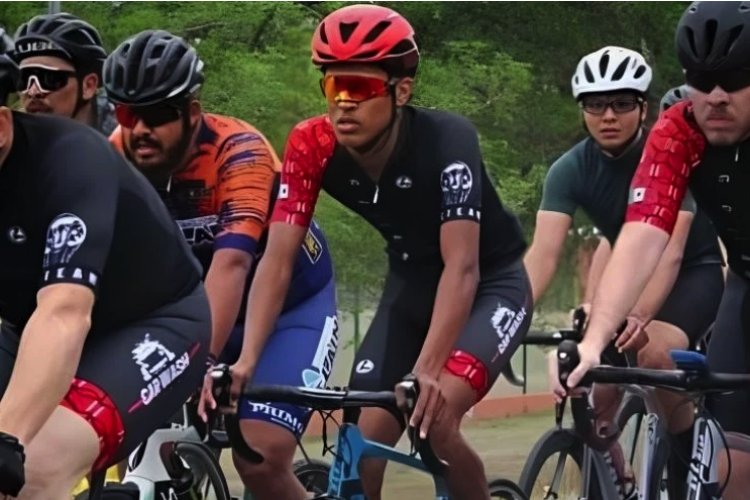 Mientras entrenaba muere ciclista atropellado en carretera de Nuevo León