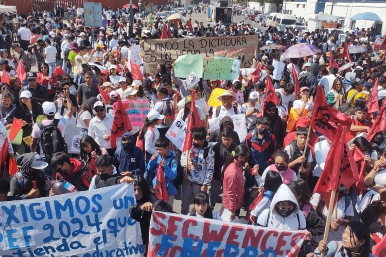 En San Lázaro, agrupación estudiantil denuncia al gobierno federal por falta de inversión en infraestructura educativa en 2024