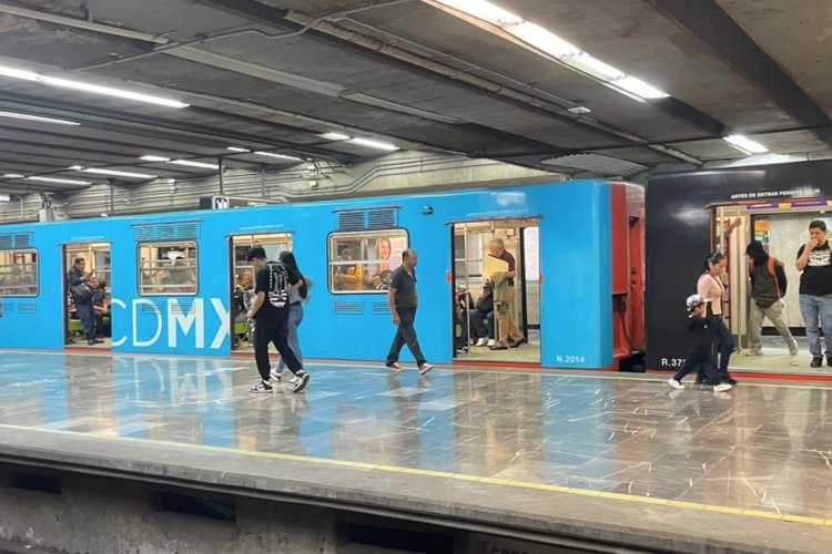Guardan tren en la Línea 9 del Metro CDMX con todo y pasajeros
