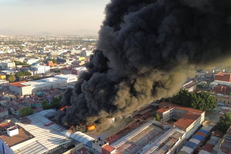 Extinguieron fuego en bodega de Tepito en la CDMX