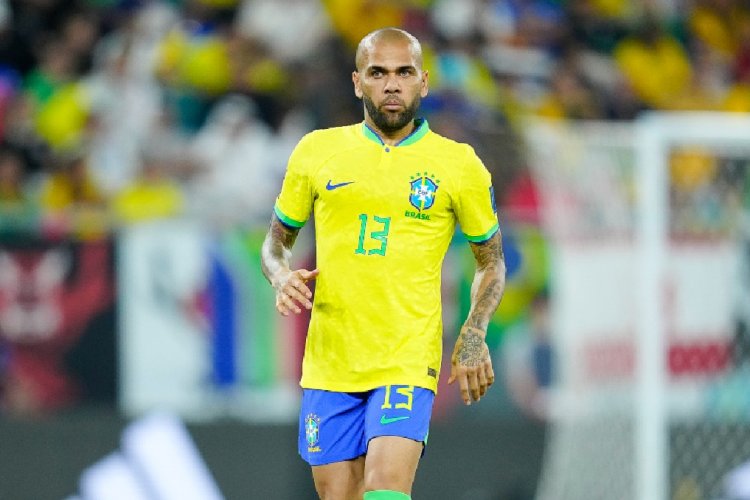 Hasta 9 años de prisión darían al exfutbolista Dani Alves por agresión sexual