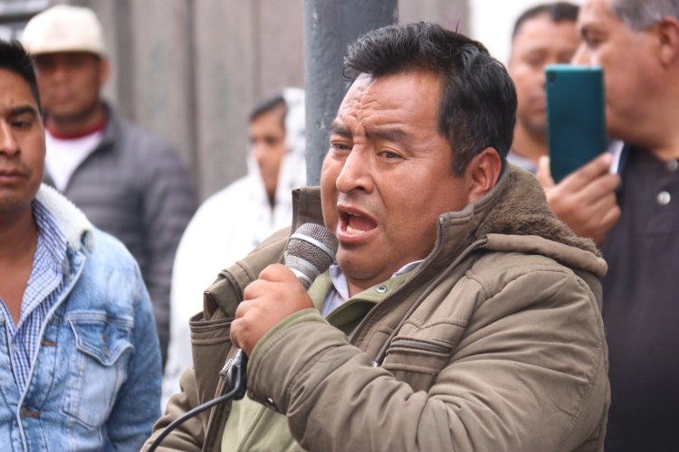 Protestan habitantes de Coyomeapan en el Congreso del Estado