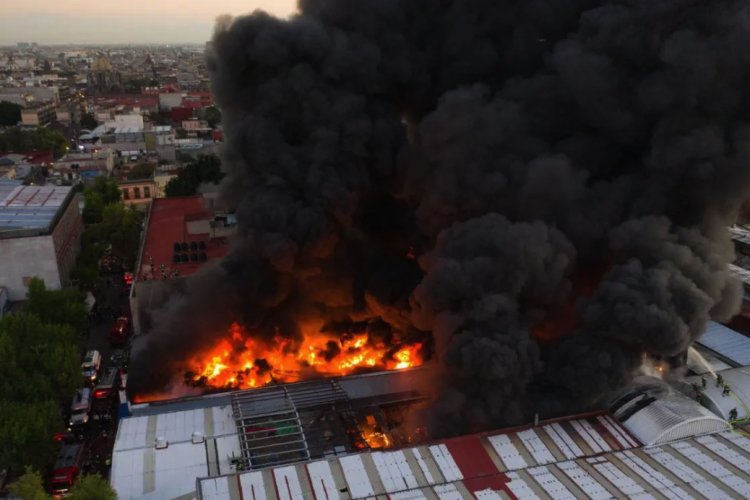 Comerciantes de la Cuauhtémoc siguen a la deriva tras incendio en Plaza Oasis