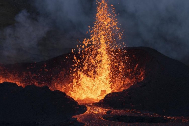 Disminuye la amenaza por volcán en Islandia, pero los sismos continúan