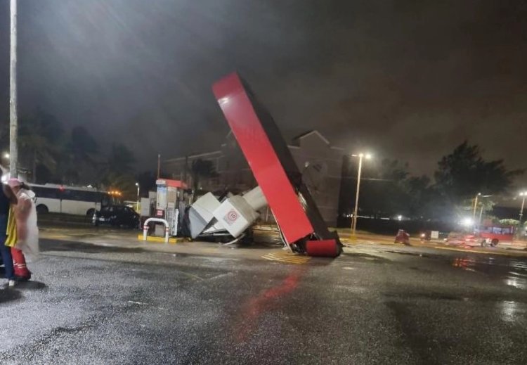 Fuertes ráfagas de viento provocan daños en Veracruz