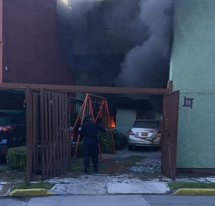 Muere adulta mayor en incendio ocasionado por veladora de ofrenda en el Edomex