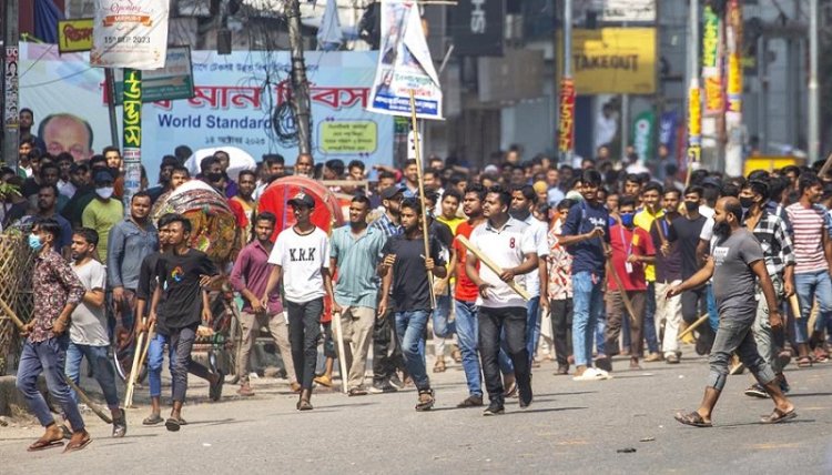 Explota huelga en la industria textil; trabajadores de Bangladesh exigen salarios justos