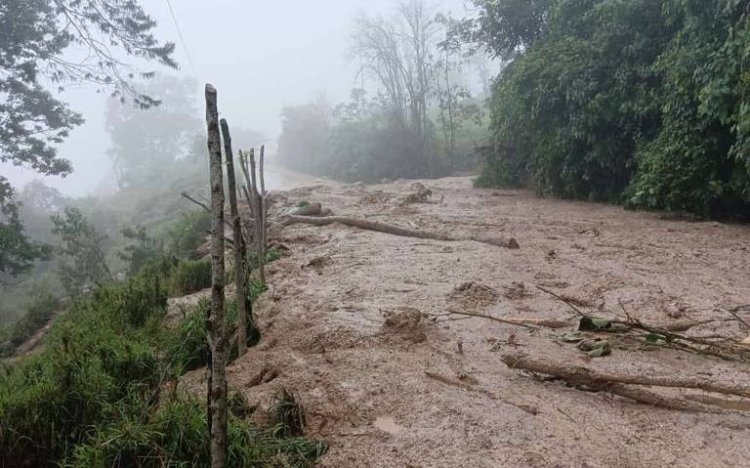 Por fuertes lluvias reportan deslaves en comunidades del estado de Chiapas