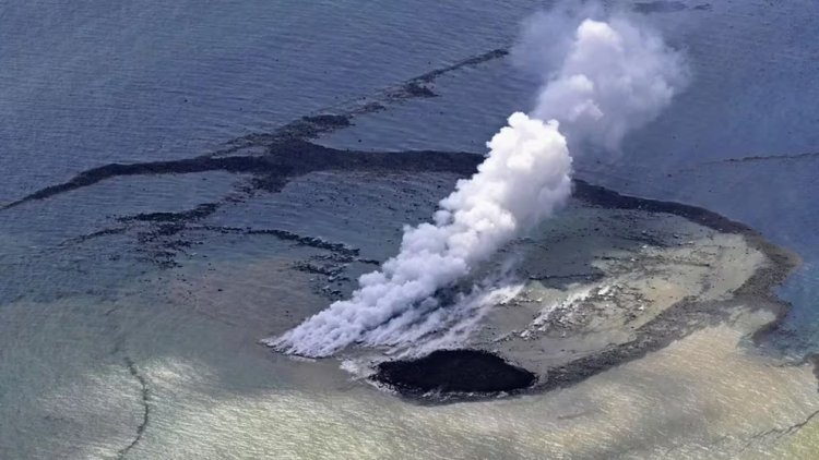 Tras la erupción de un volcán submarino nació una nueva isla en Japón
