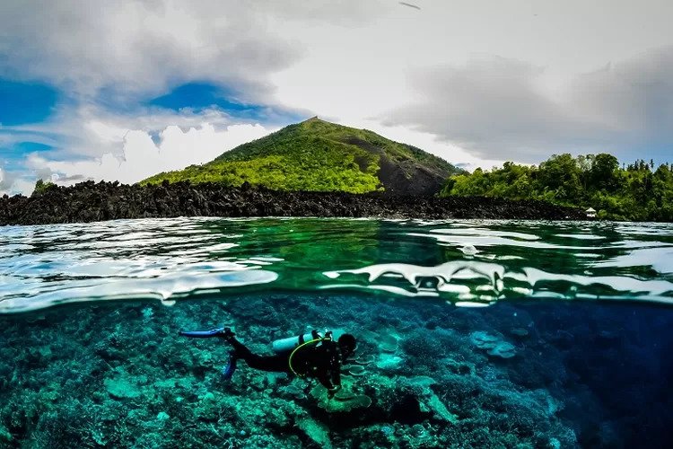 Buzos videograbaron un terremoto debajo del mar en Indonesia