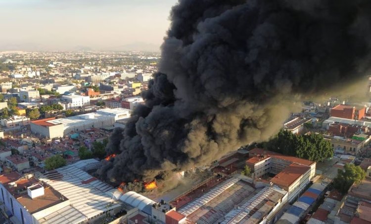 Extinguieron fuego en bodega de Tepito en la CDMX