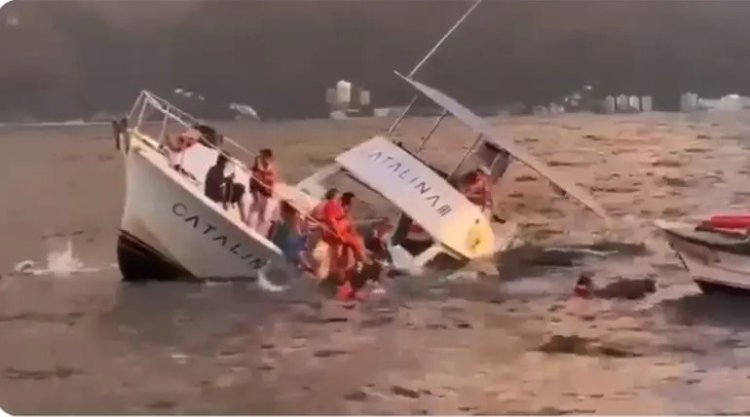 Naufragó embarcación frente a los arcos del malecón en Puerto Vallarta