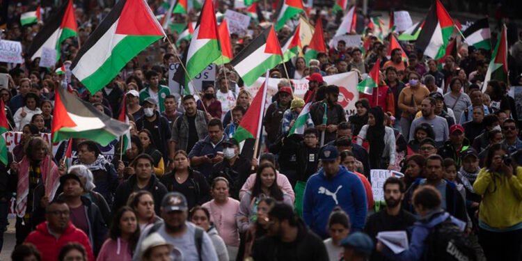Mexicanos piden a AMLO romper relaciones con Israel por genocidio en Palestina