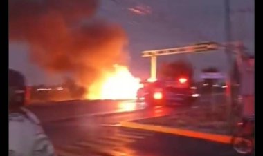 Tras choque reportan incendio de tráiler en carretera Texcoco-Lechería