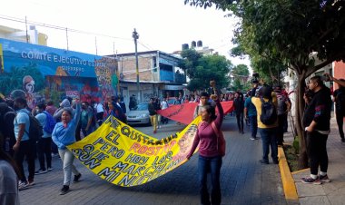 Marcha la FECSM a 12 años del asesinato de dos estudiantes