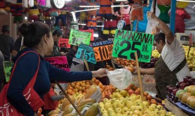 Continua pobreza laboral en Puebla: a 42 por ciento no les alcanza para la canasta básica