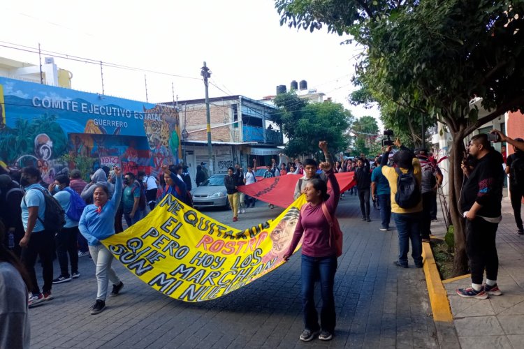 Marcha la FECSM a 12 años del asesinato de dos estudiantes