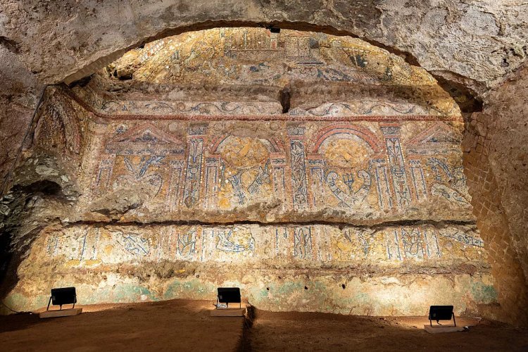 Desentierran lujosa casa romana con mosaico único cerca del Coliseo en Italia