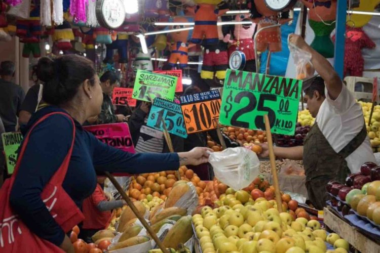Continua pobreza laboral en Puebla: a 42 por ciento no les alcanza para la canasta básica