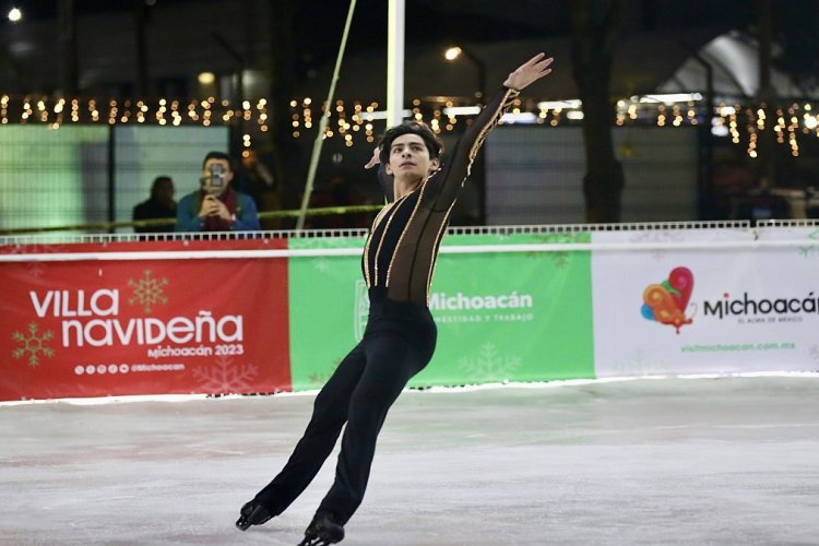 Patinador Donovan Carrillo inauguró Villa Navideña en Morelia, Michoacán