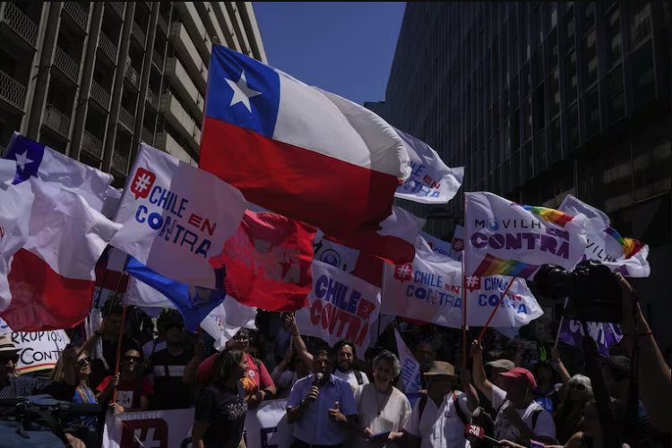 Chilenos votan en contra de nueva Constitución durante segunda consulta ciudadana