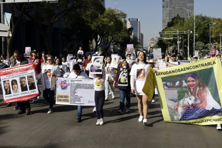 Exigen a AMLO disculpa pública por tema de desaparecidos en México