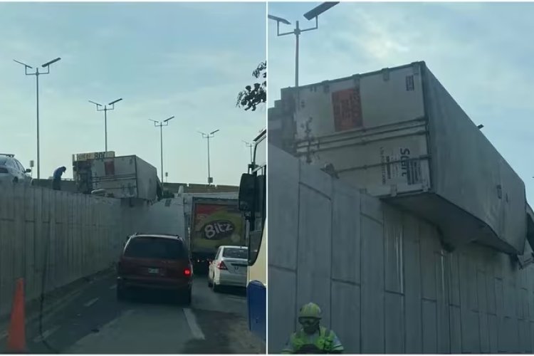 Tráiler que transportaba alimento se volcó en la México-Cuernavaca con dirección Acapulco