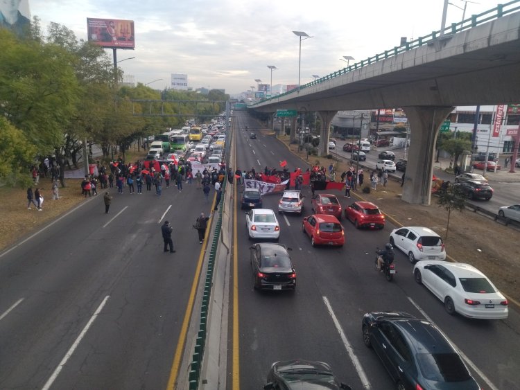 Reportan represión durante bloqueos de trabajadores del Colegio de Bachilleres en la CDMX