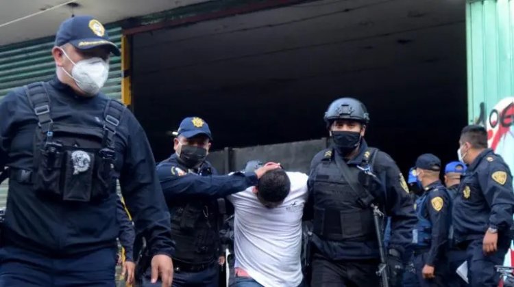 Arrestan en Tepito a presuntos narcomenudistas llamados ‘Los Sinaloas’