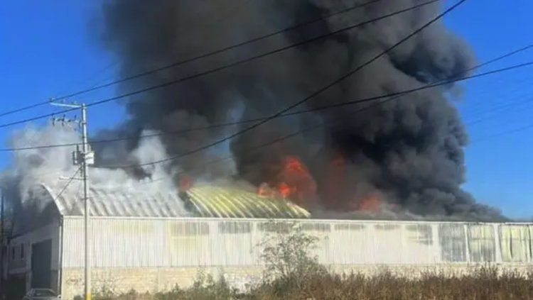 Se registra incendio en bodega de unicel en Tepotzotlán, Edomex