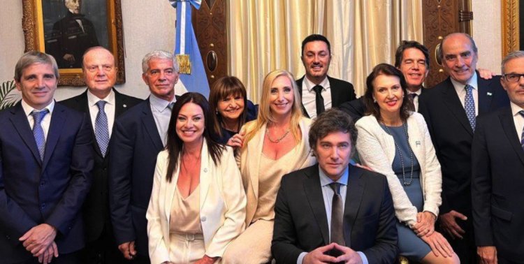 Gobierno de Argentina encara recorte del gasto público y revisión de contratos