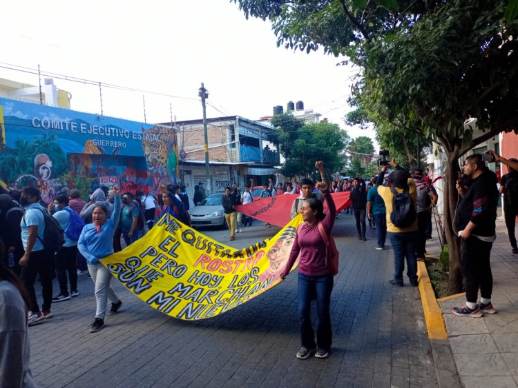 Marcha la FECSM a 12 años del asesinato de dos estudiantes