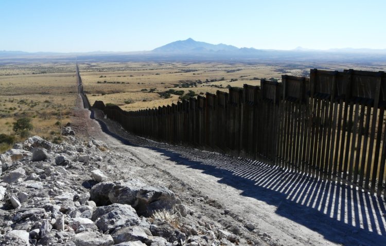 Encuentran explosivos a migrantes en Sonora