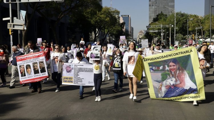 Exigen a AMLO disculpa pública por tema de desaparecidos en México