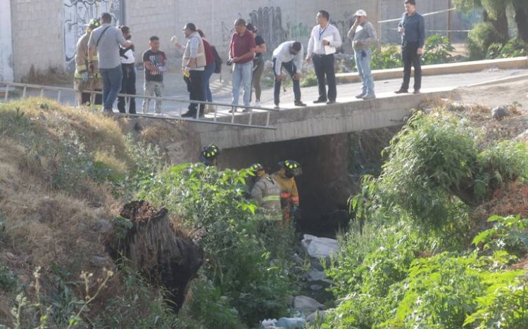 Encuentran hombre degollado en aguas negras de Coyotepec, Edomex