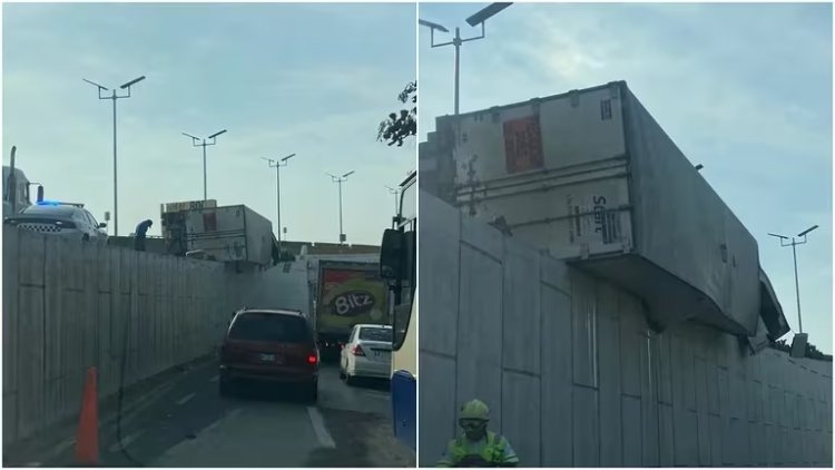 Tráiler que transportaba alimento se volcó en la México-Cuernavaca con dirección Acapulco