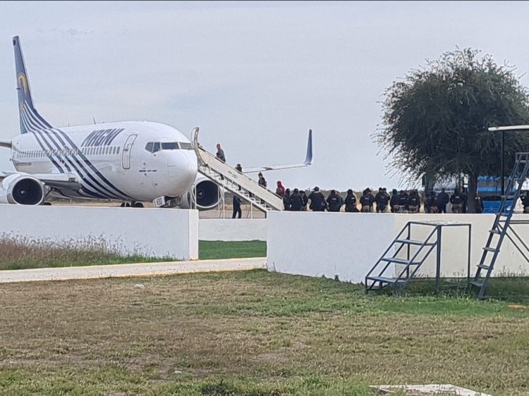 Repatriarán a migrantes vía aérea, luego de crisis migratoria en Coahuila