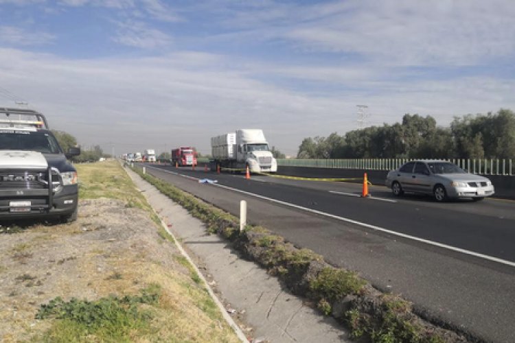 Reportan fallecimiento de hombre en el Circuito Exterior Mexiquense