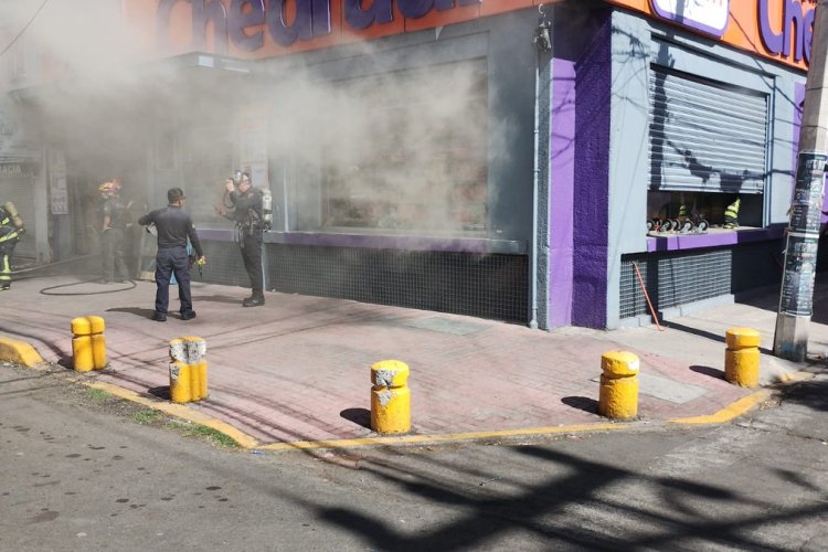 Se reporta incendio en tienda de autoservicio de la CDMX