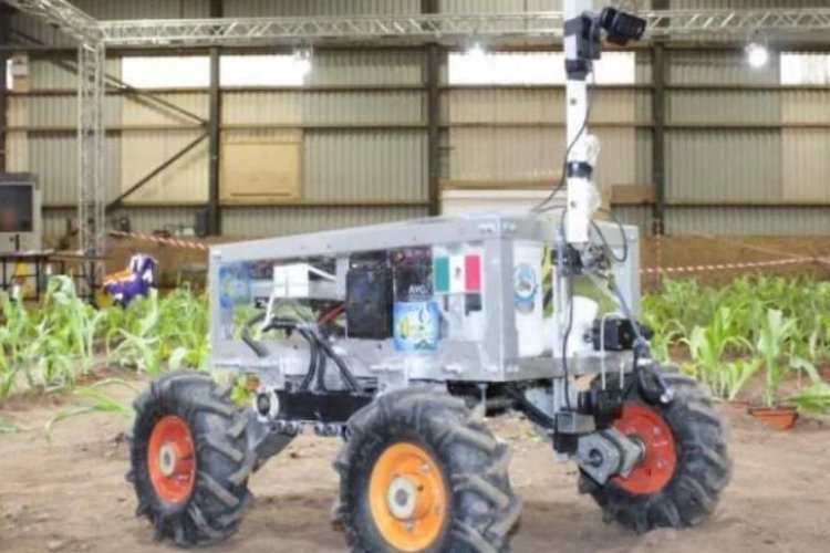 Universitarios desarrollan robot que siembra, riega y aplica fertilizantes
