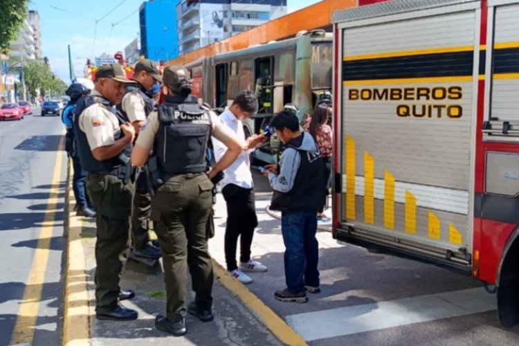 Continúa violencia en Ecuador, “terroristas” incendian centro nocturno