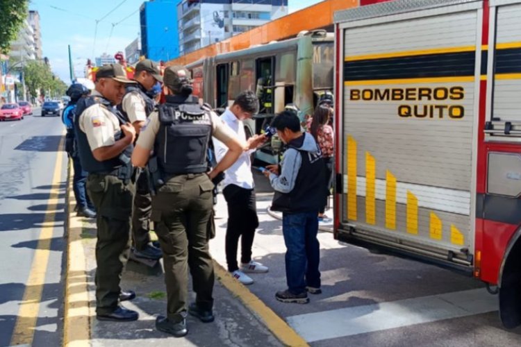 Continúa violencia en Ecuador, “terroristas” incendian centro nocturno