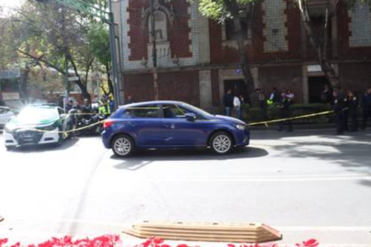Hombre murió tras sufrir infarto en su auto en la colonia Roma