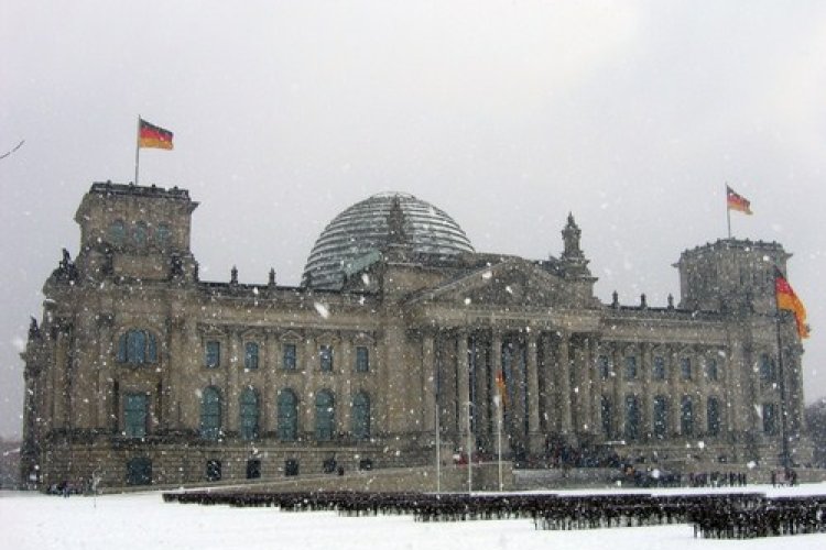 Cancelan más de 600 vuelos en Alemania por bajas temperaturas