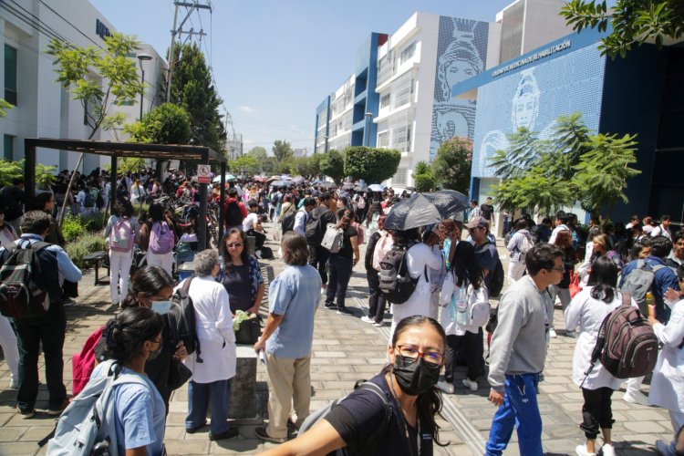 Por incremento de enfermedades respiratorias, la BUAP regresa al uso de cubrebocas