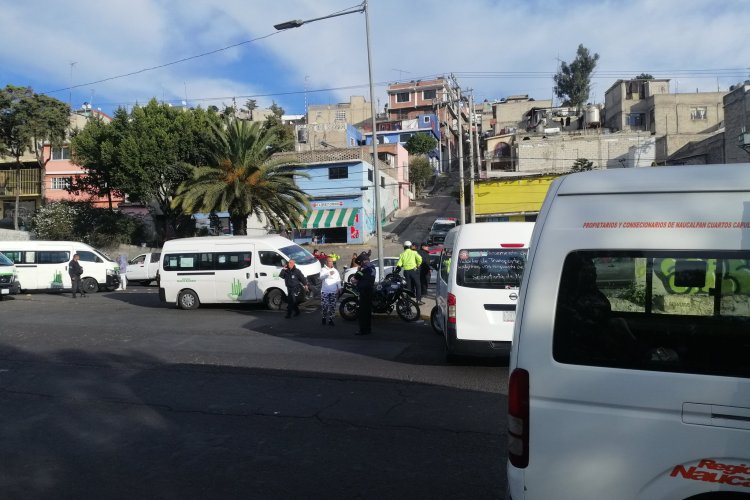 Transportistas bloquean carretera Naucalpan-Toluca en ambos sentidos