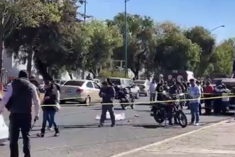 Familia a bordo de una motocicleta se accidentó en Zinacantepec; una joven pierde la vida